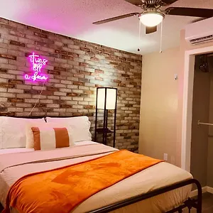 studio-near-tpa-airport.hotelstampa.org/